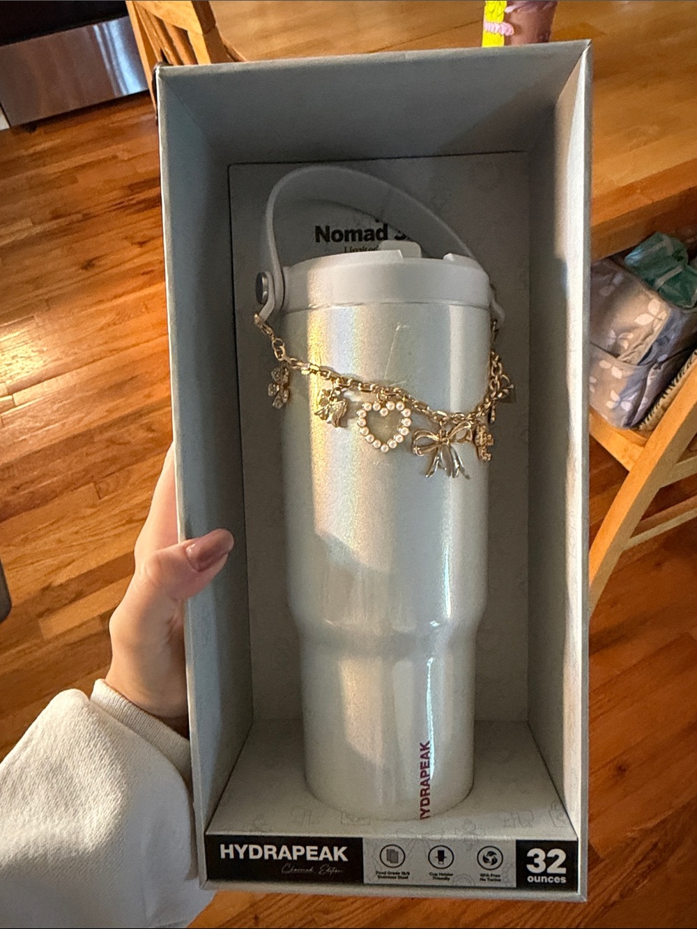 HYDRAPeak Nomad 32oz Iridescent White Tumbler with Charm Chain- firm